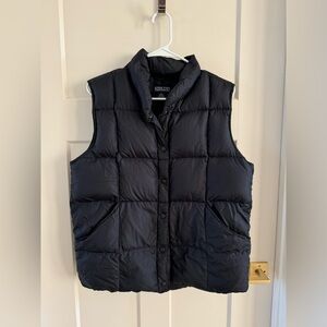 Lands end down vest black medium